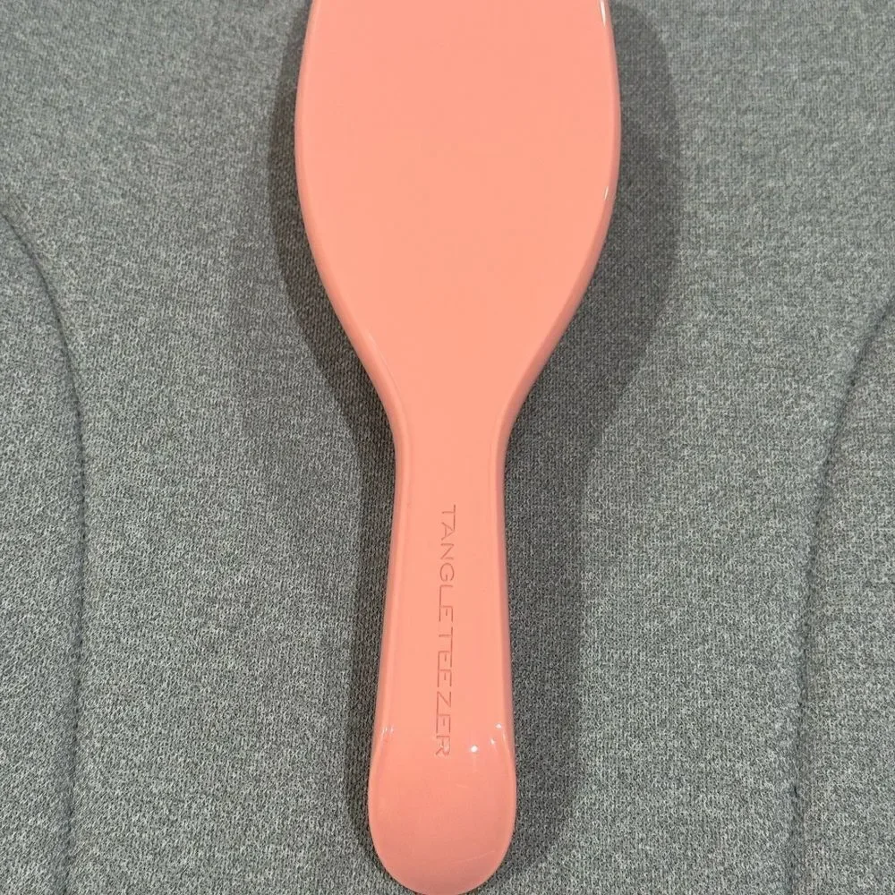 Tangle Teezer Ultimate Detangler Hairbrush. Peach